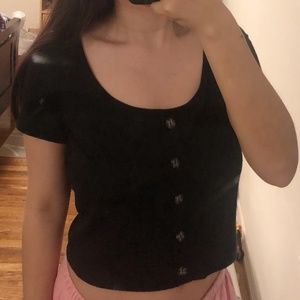 Nonbottonable botton shirt